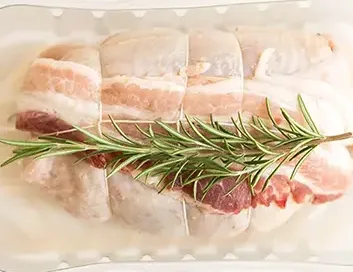 vaschetta con pollo ripieno e rosmarino